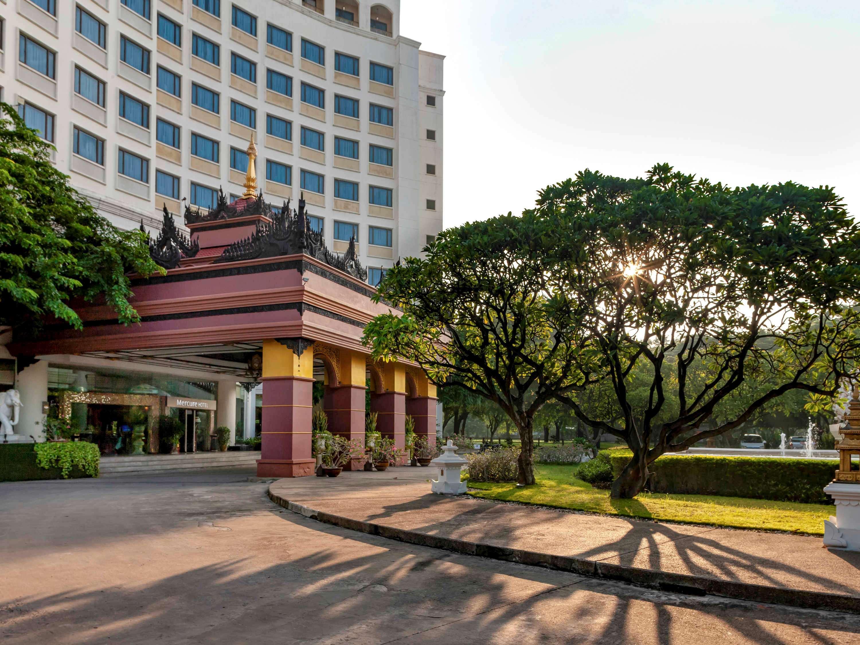Mercure Mandalay Hill Resort Exterior photo