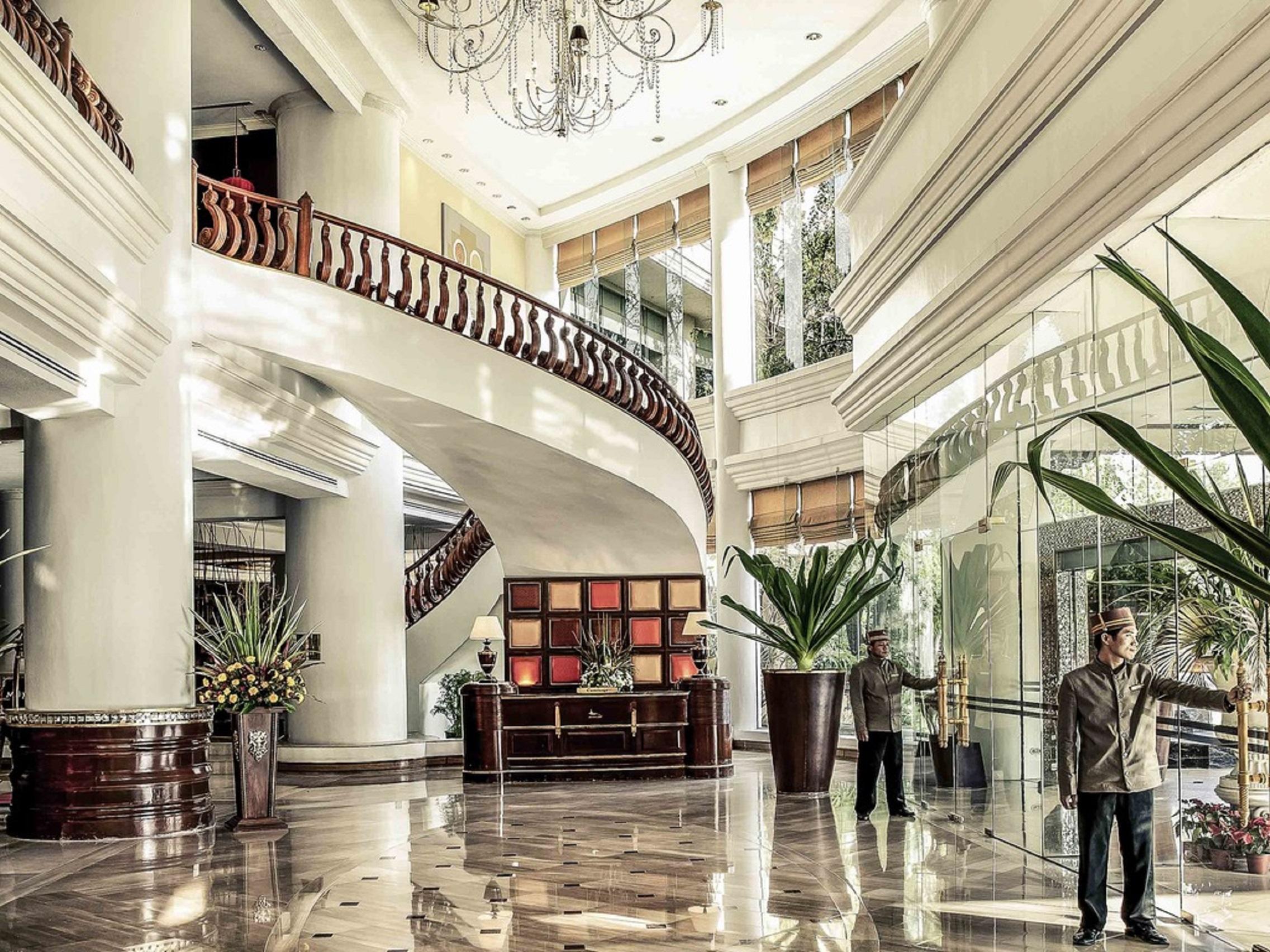 Mercure Mandalay Hill Resort Exterior photo